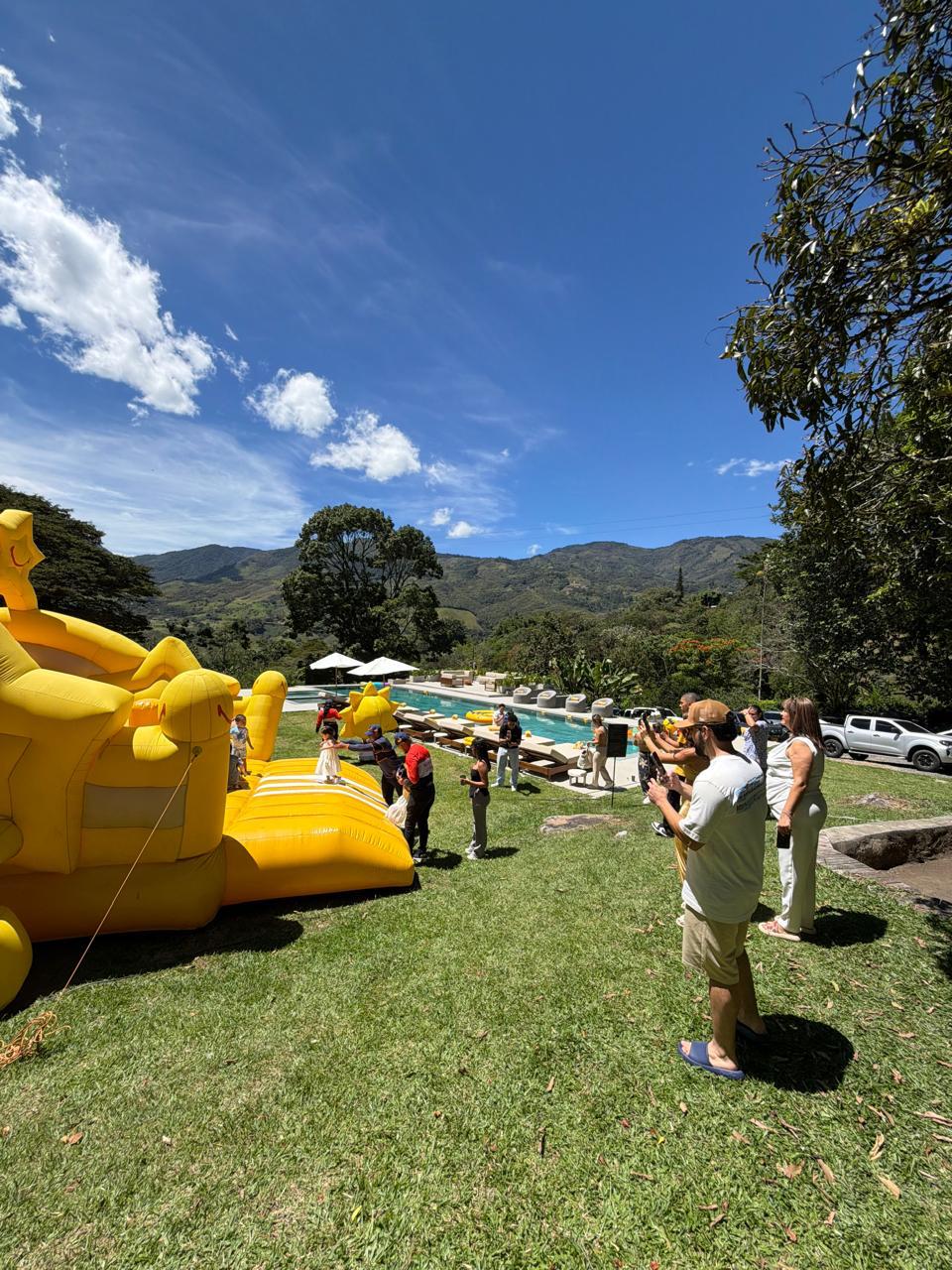 Evento privado en villa con vista a la montaña